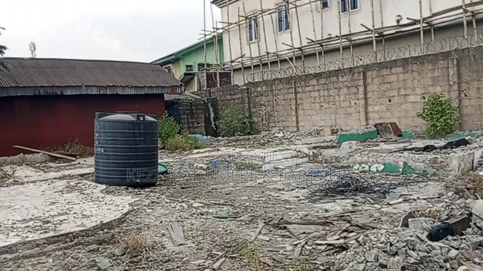 For Sale : Almost 1 Plot, Back of Salvation Ministries , Gra