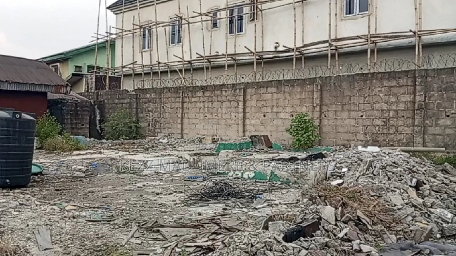 For Sale : Almost 1 Plot, Back of Salvation Ministries , Gra