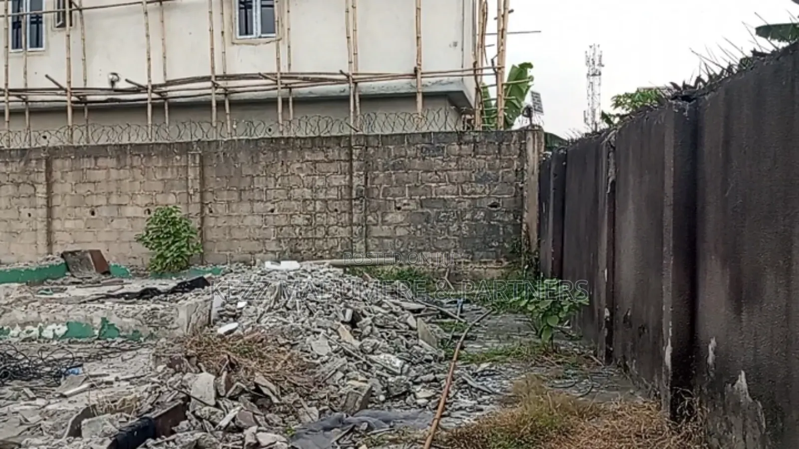 For Sale : Almost 1 Plot, Back of Salvation Ministries , Gra