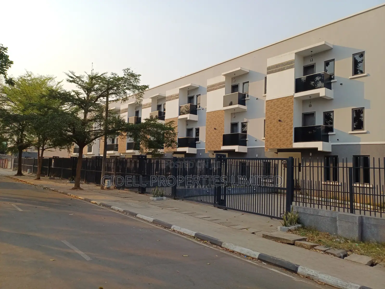 4bdrm Townhouse/Terrace in Zone 7 / Wuse for sale