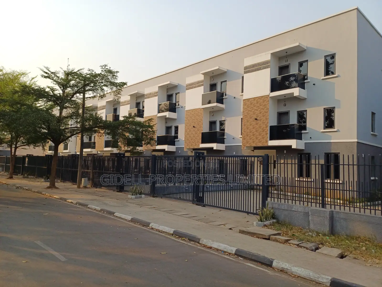 4bdrm Townhouse/Terrace in Zone 7 / Wuse for sale