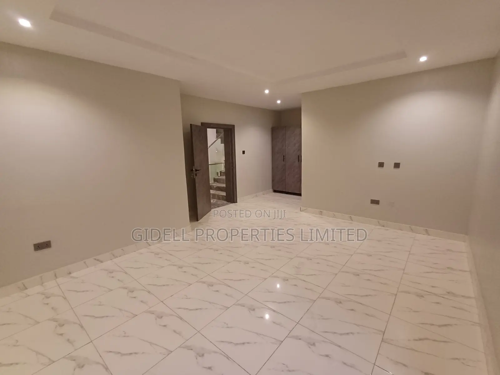 4bdrm Townhouse/Terrace in Zone 7 / Wuse for sale
