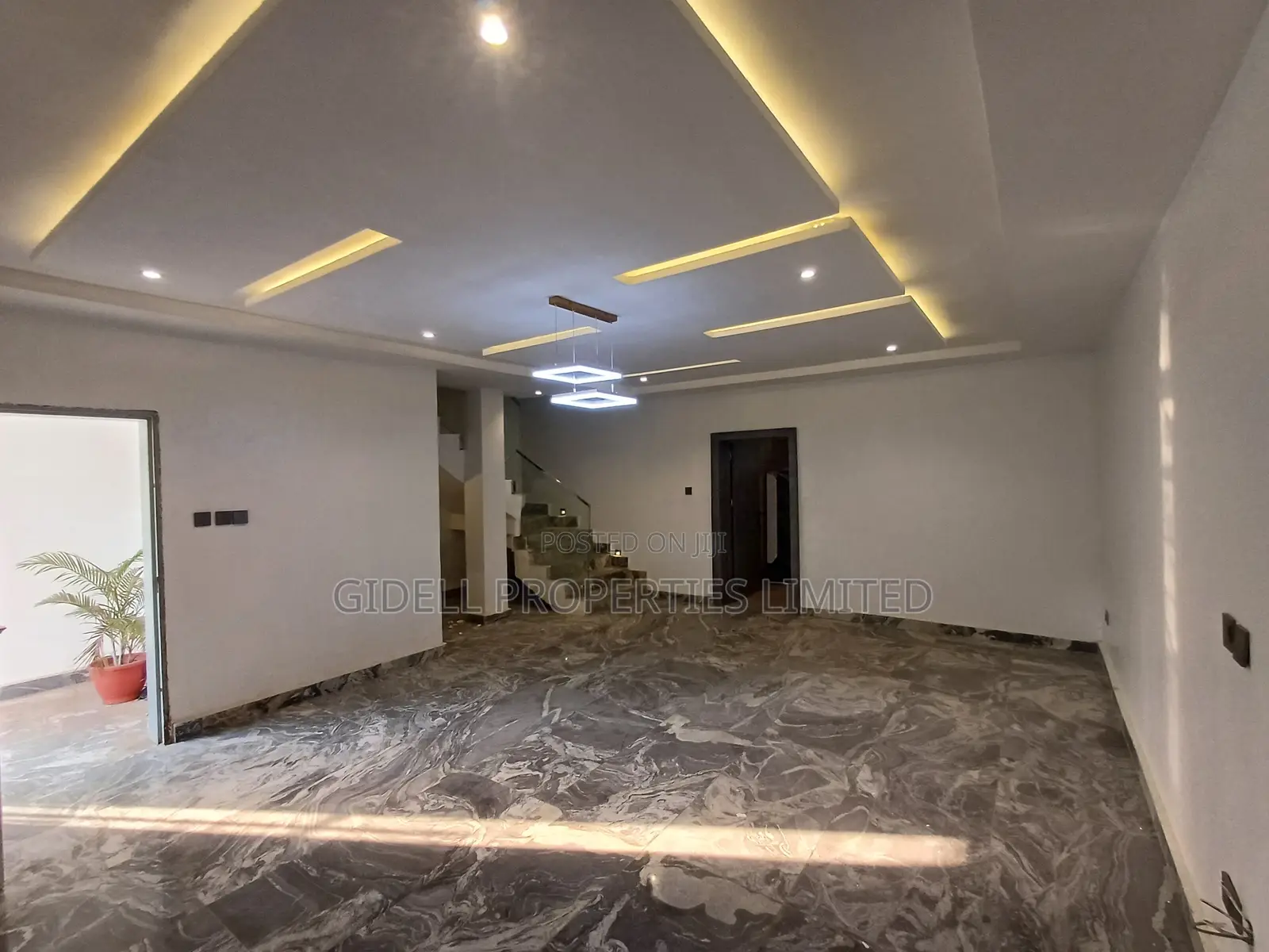 4bdrm Townhouse/Terrace in Zone 7 / Wuse for sale