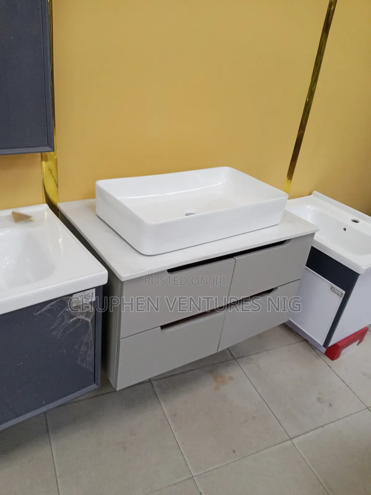 Bathroom Vanity With Washing Hand Basin and Mirror