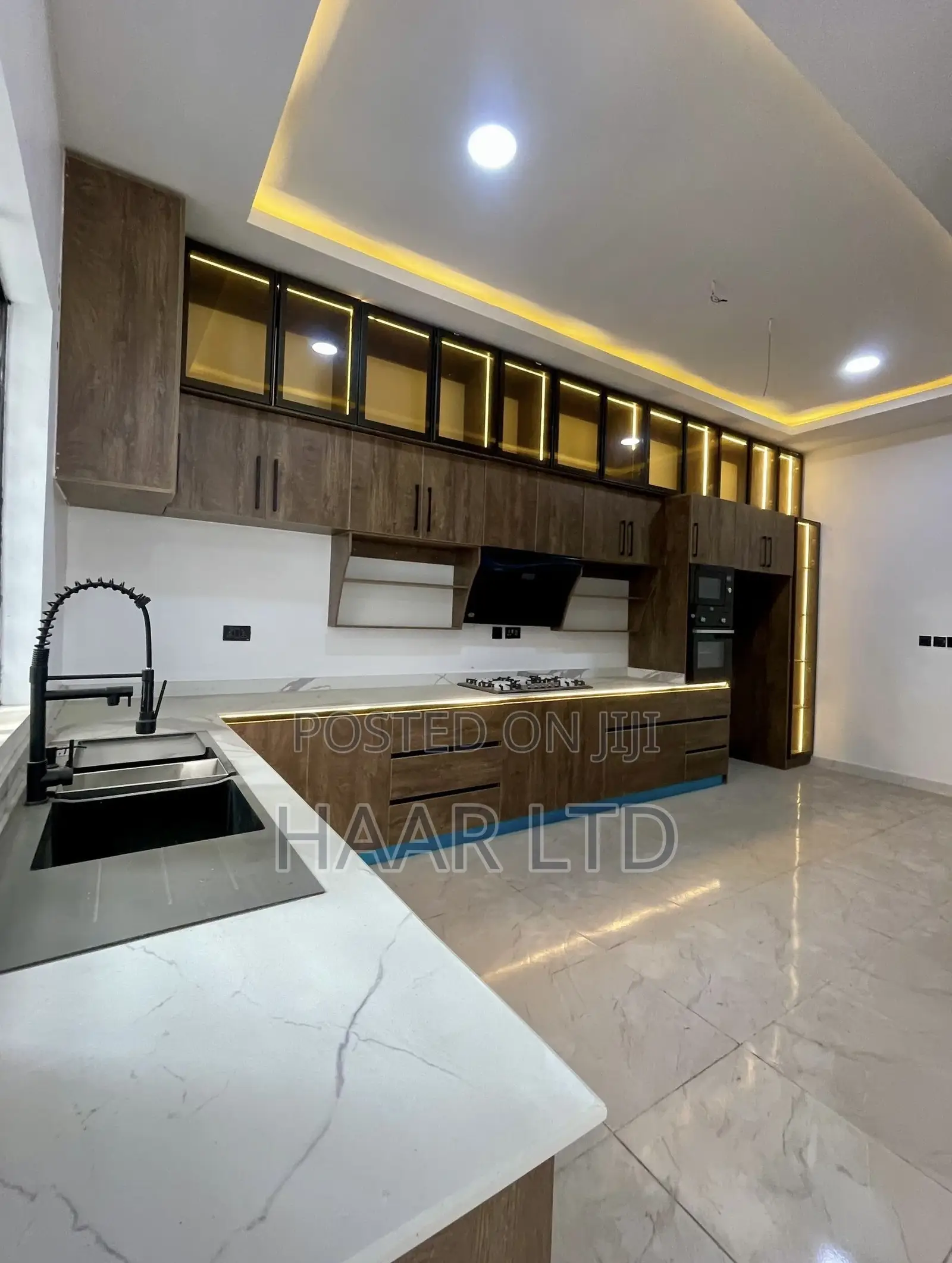 5bdrm Duplex in Osapa london for sale