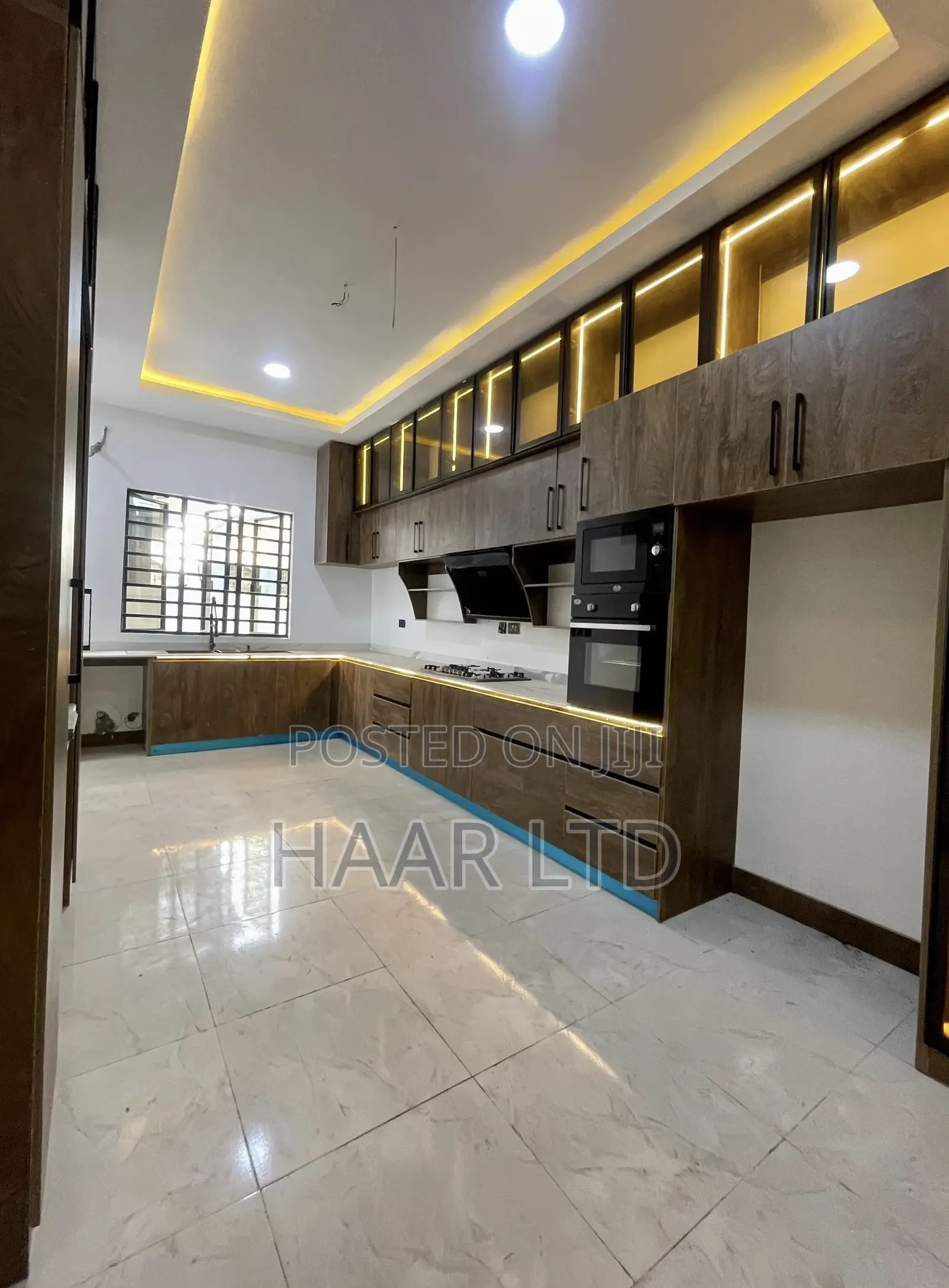 5bdrm Duplex in Osapa london for sale