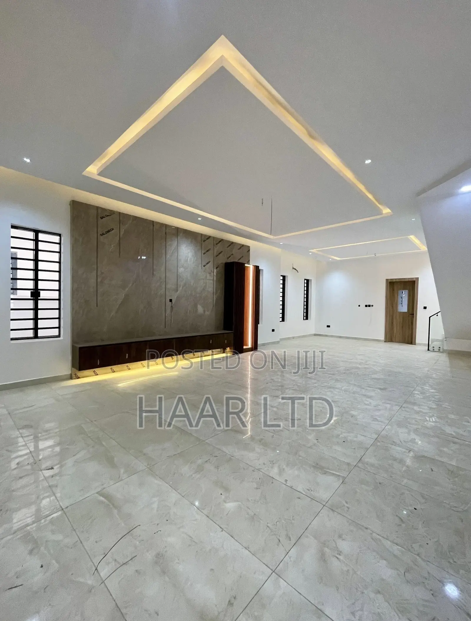 5bdrm Duplex in Osapa london for sale