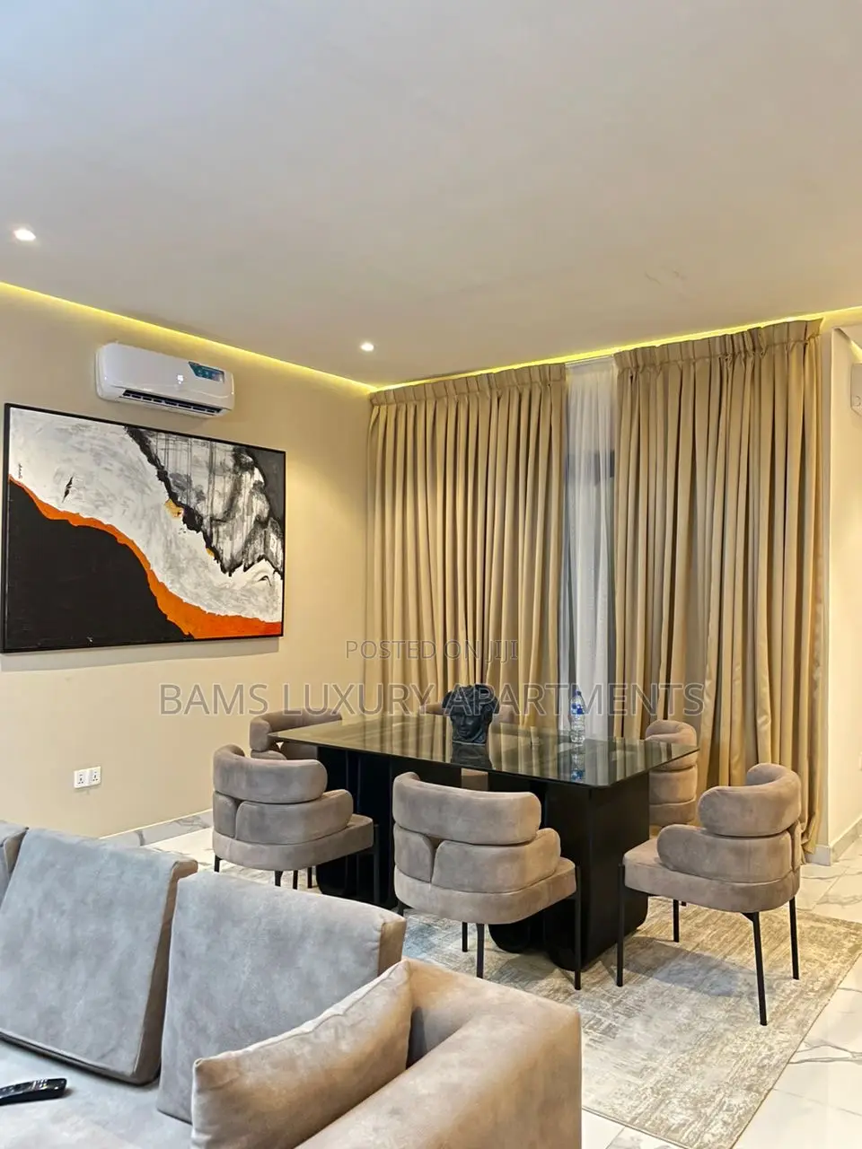 Posh 2 Bedroom Flat in a Posh Neighborhood + PS4