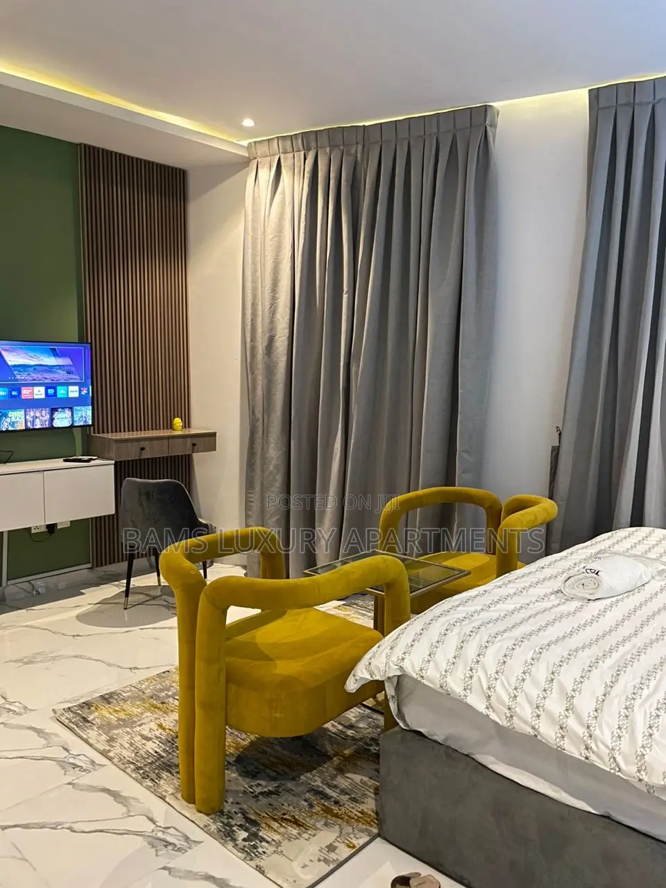 Posh 2 Bedroom Flat in a Posh Neighborhood + PS4