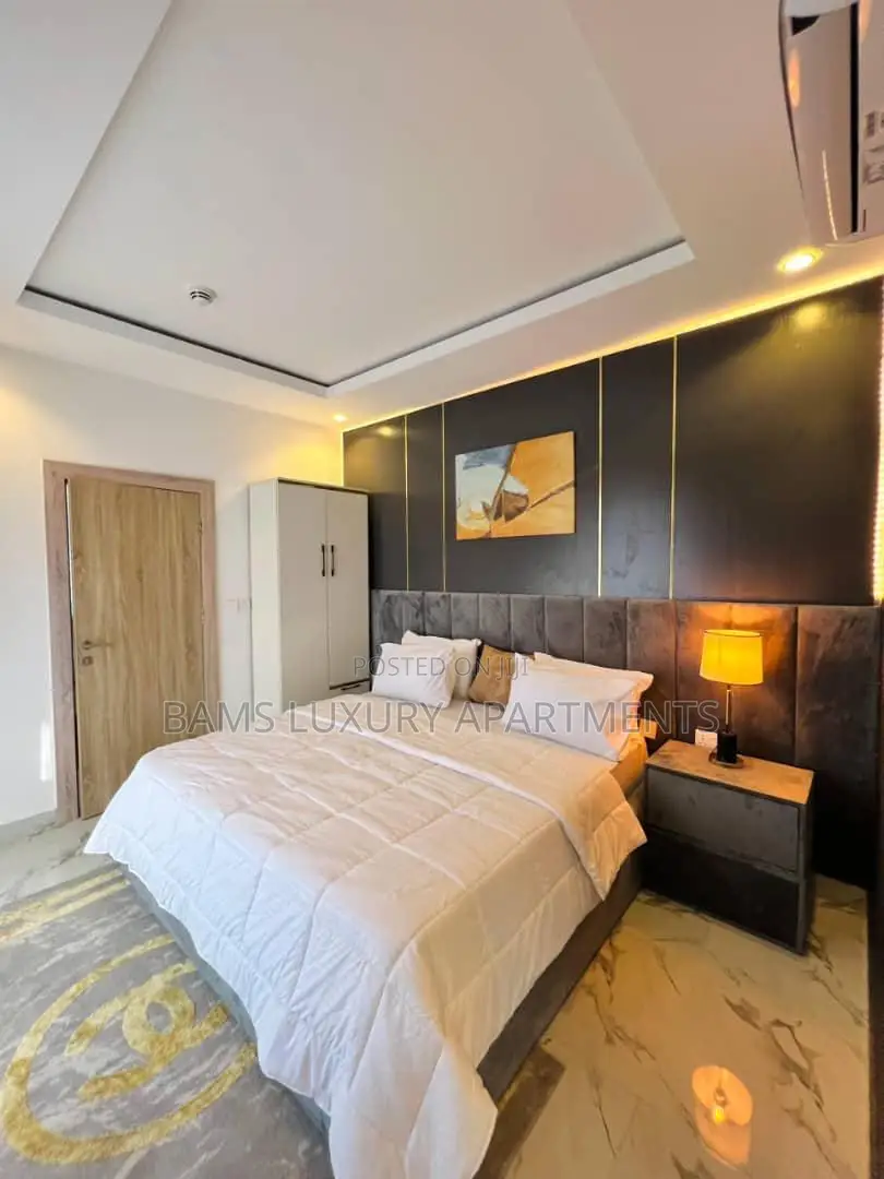 Ceiling Mirror Shortlet
