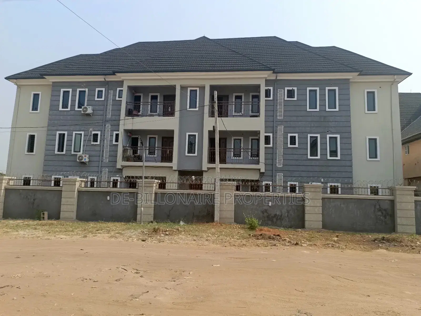 3bdrm Block of Flats in New Owerri for sale