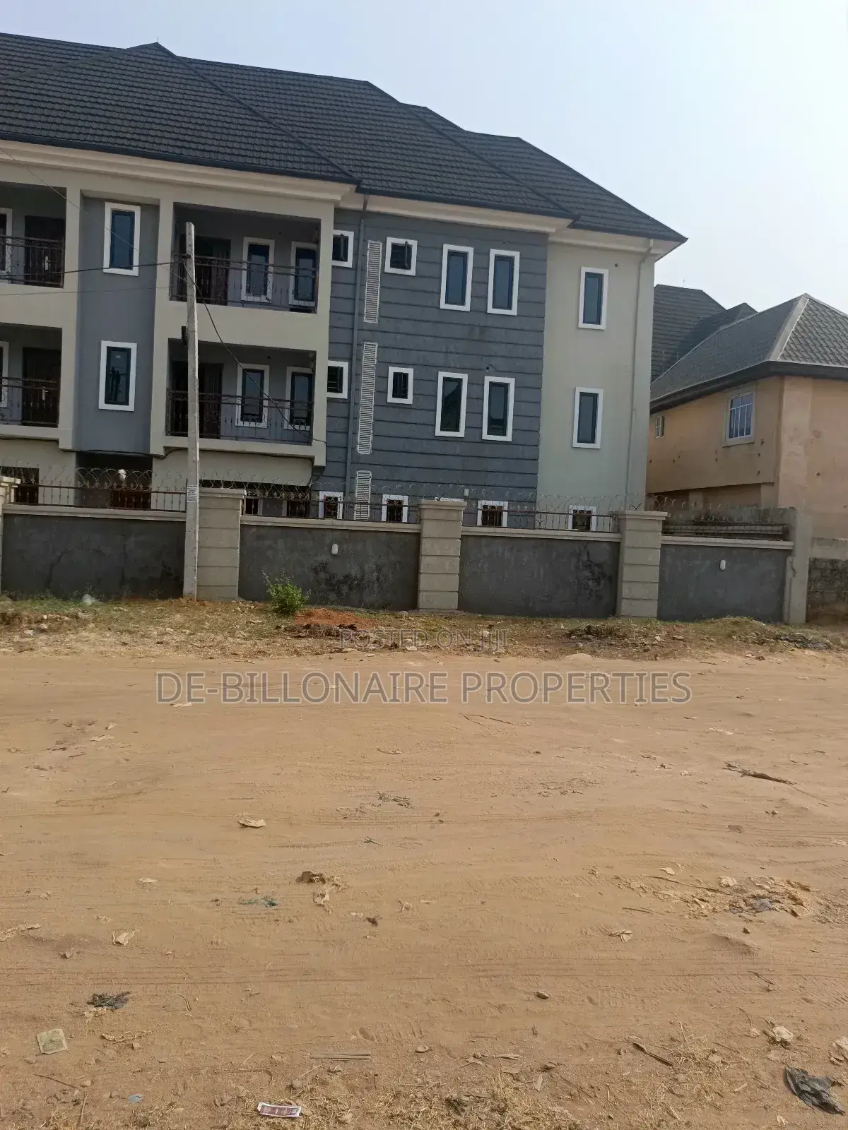 3bdrm Block of Flats in New Owerri for sale