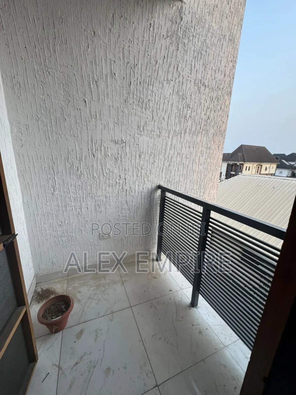 4bdrm Duplex in Ago Palace for rent