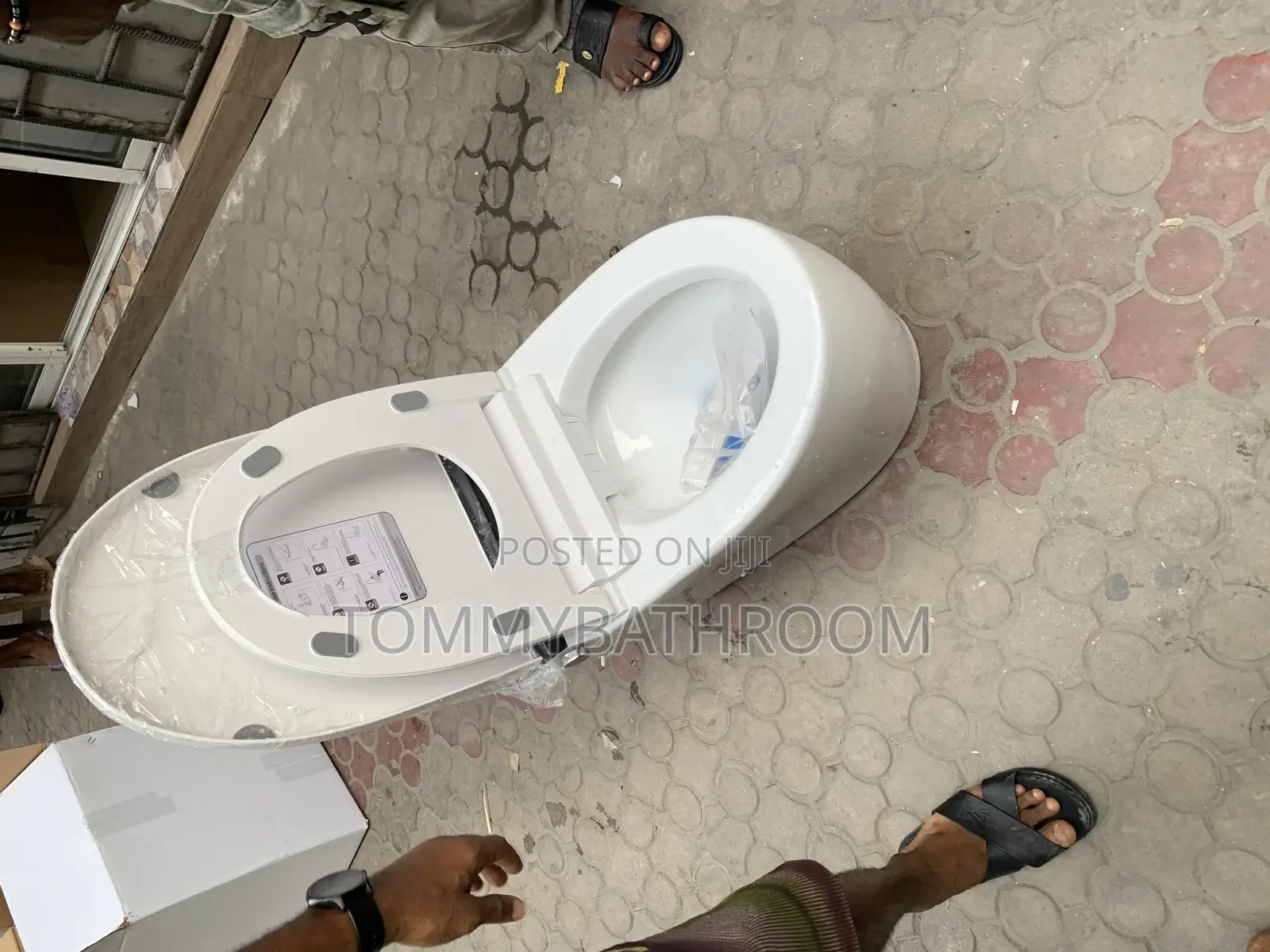 Standard Sensor Water Closet