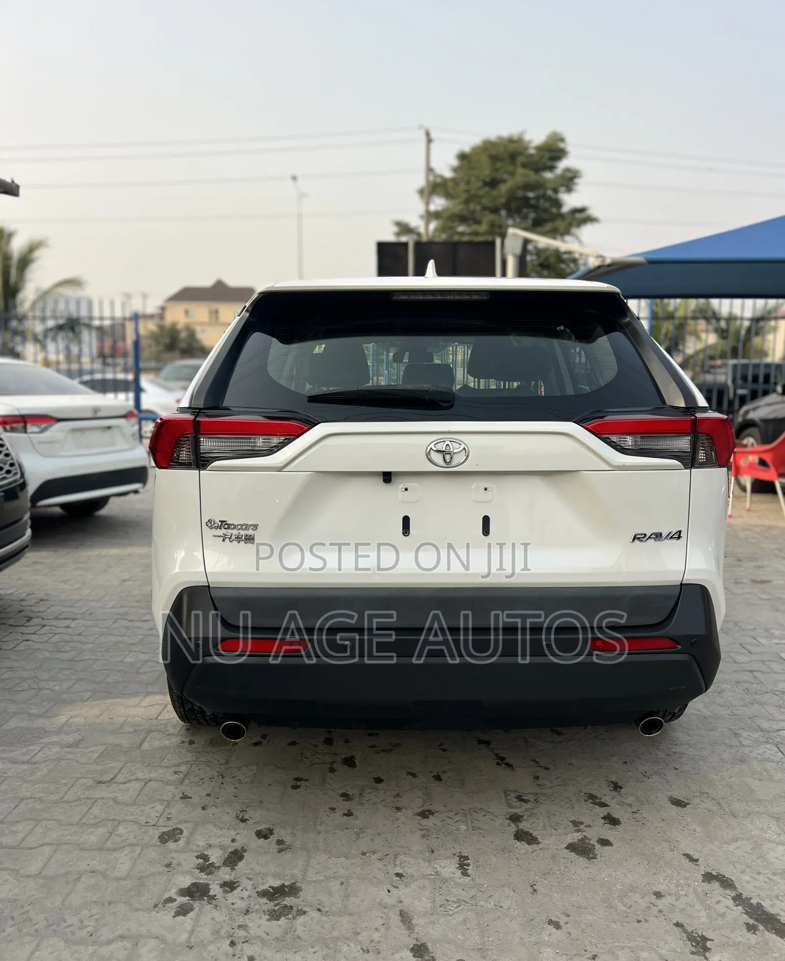 Toyota RAV4 XLE 2021 White
