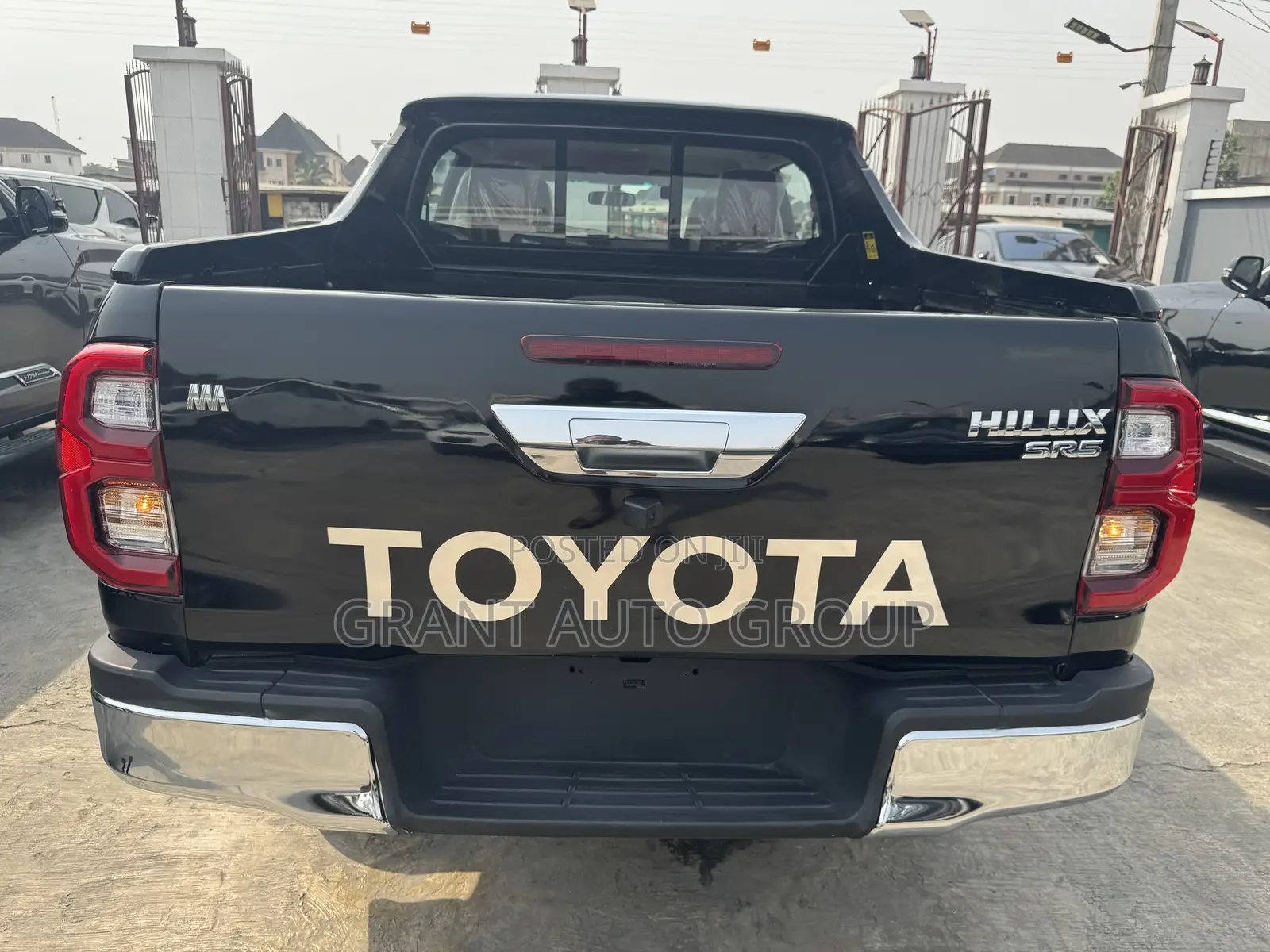Toyota Hilux Rugged 4x4 2018 Black