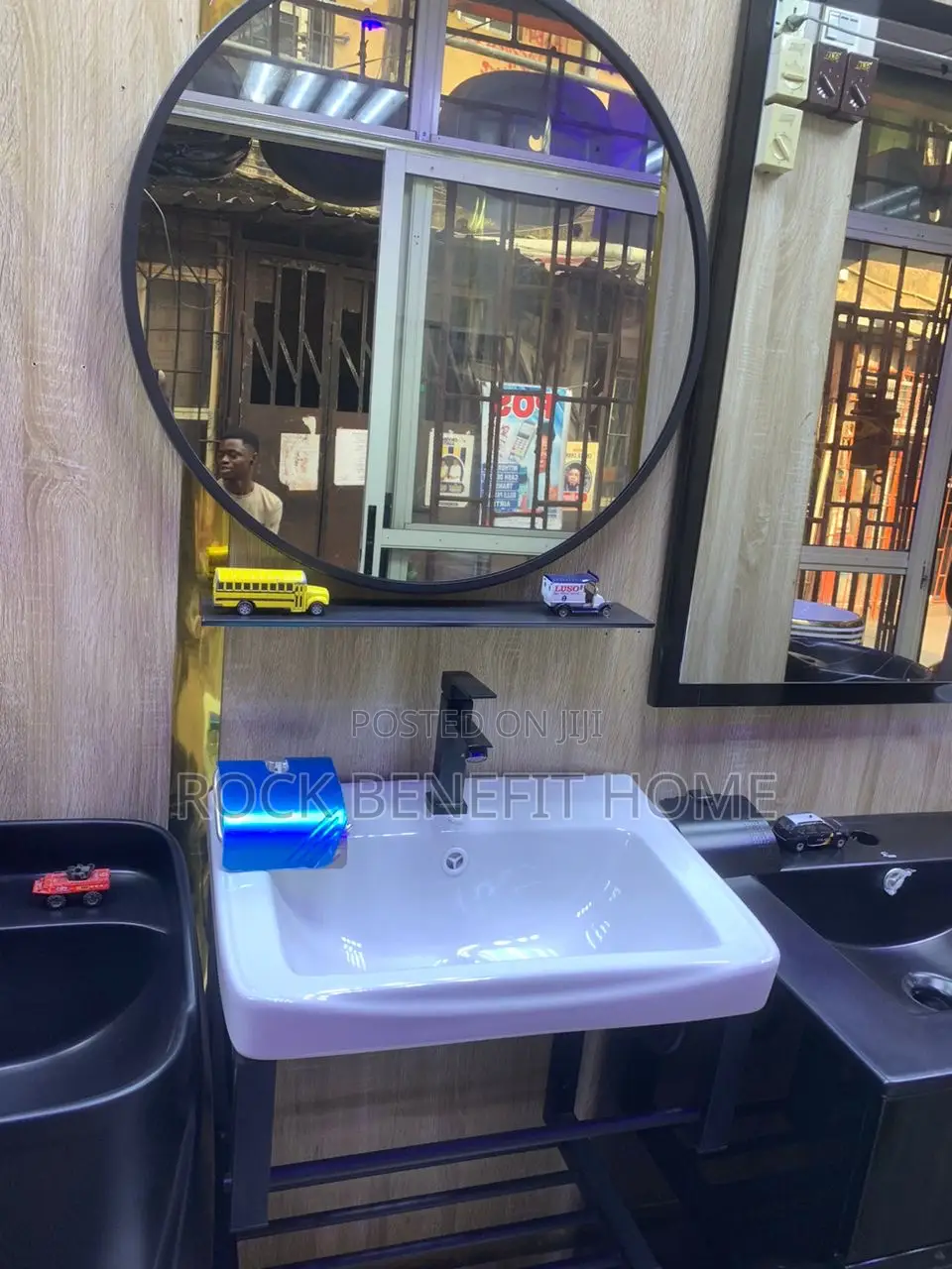 English Cabinet Basin With Mirror