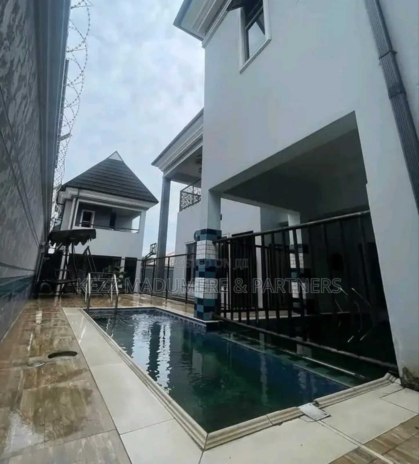 6bdrm Duplex in Off Stadium Road, for sale