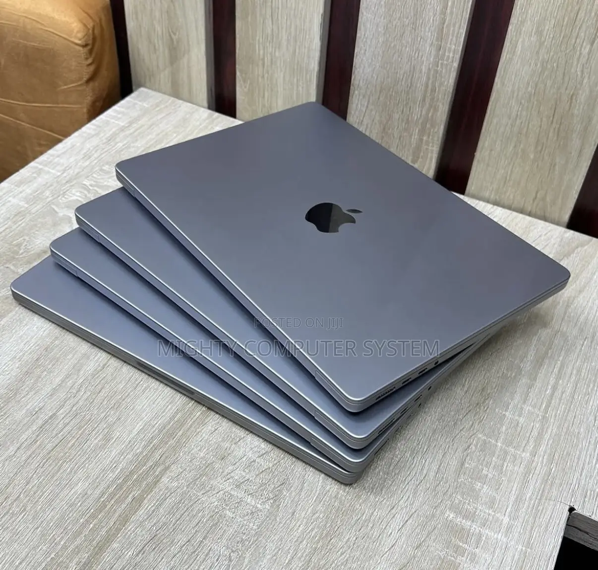 Laptop Apple MacBook Pro 2021 M1 16GB Apple M1 Pro SSD 512GB