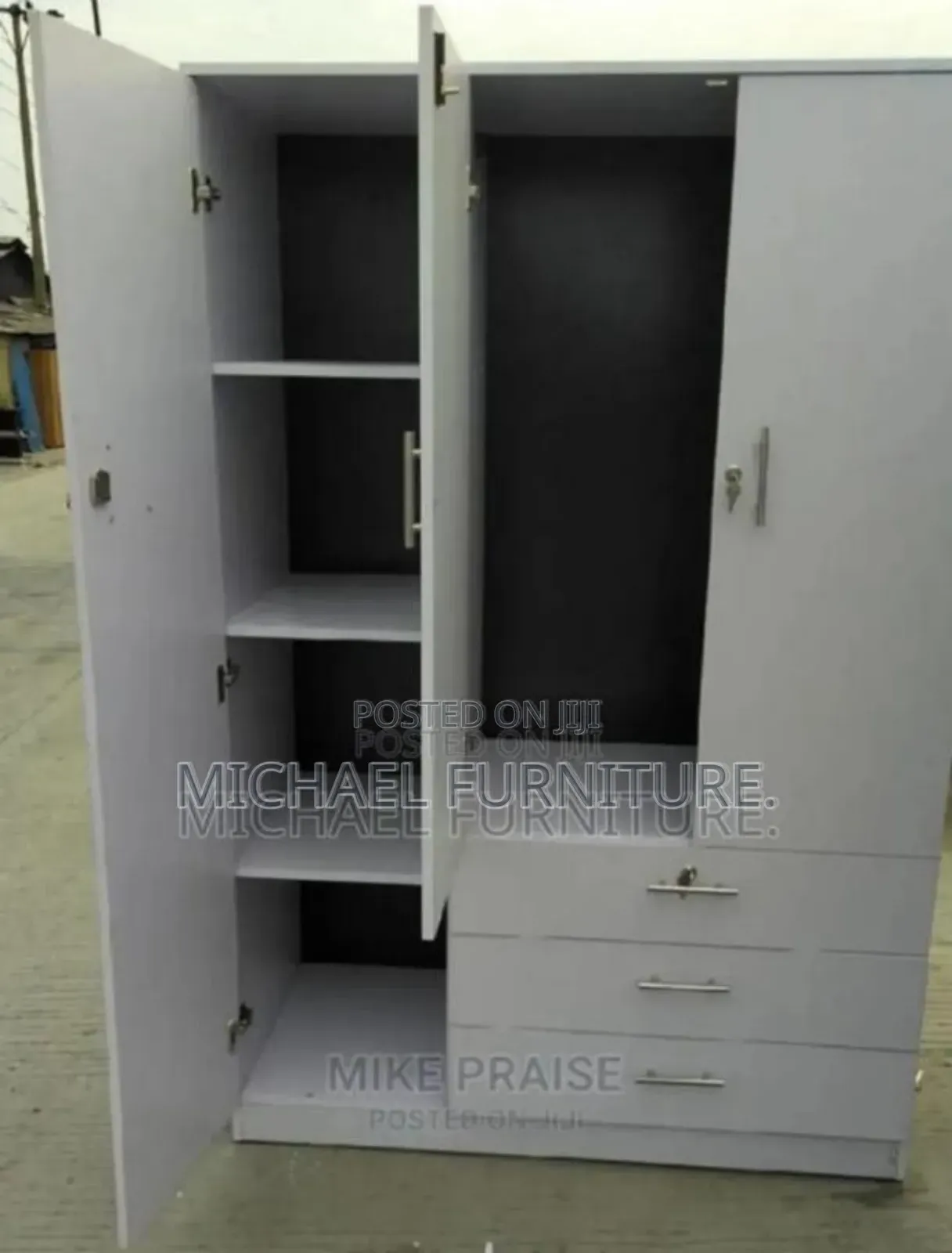 Refurbished 4 by 6 Wardrobe With 3 Drawers