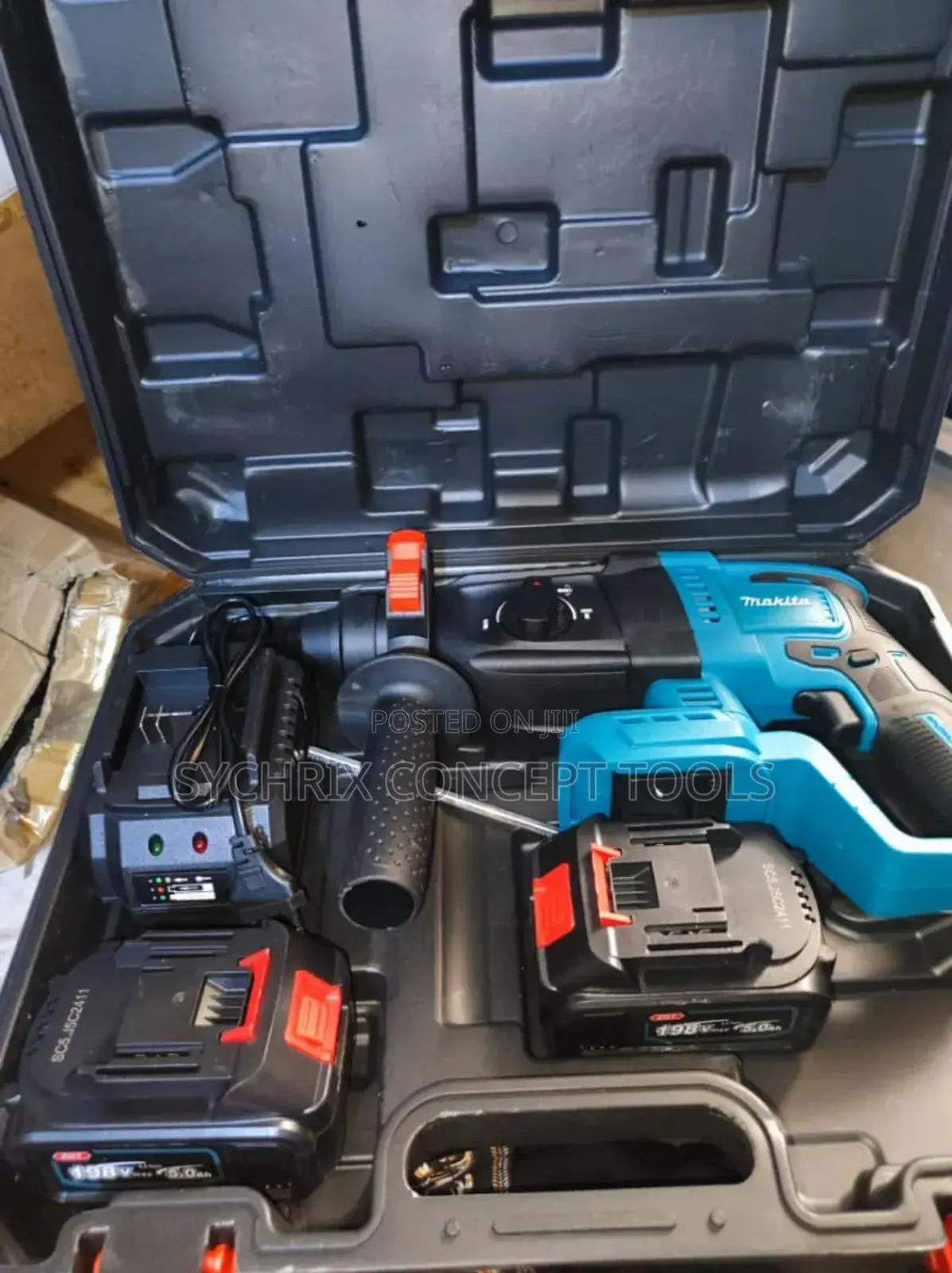 Makita Hitting Machine With 2batteries