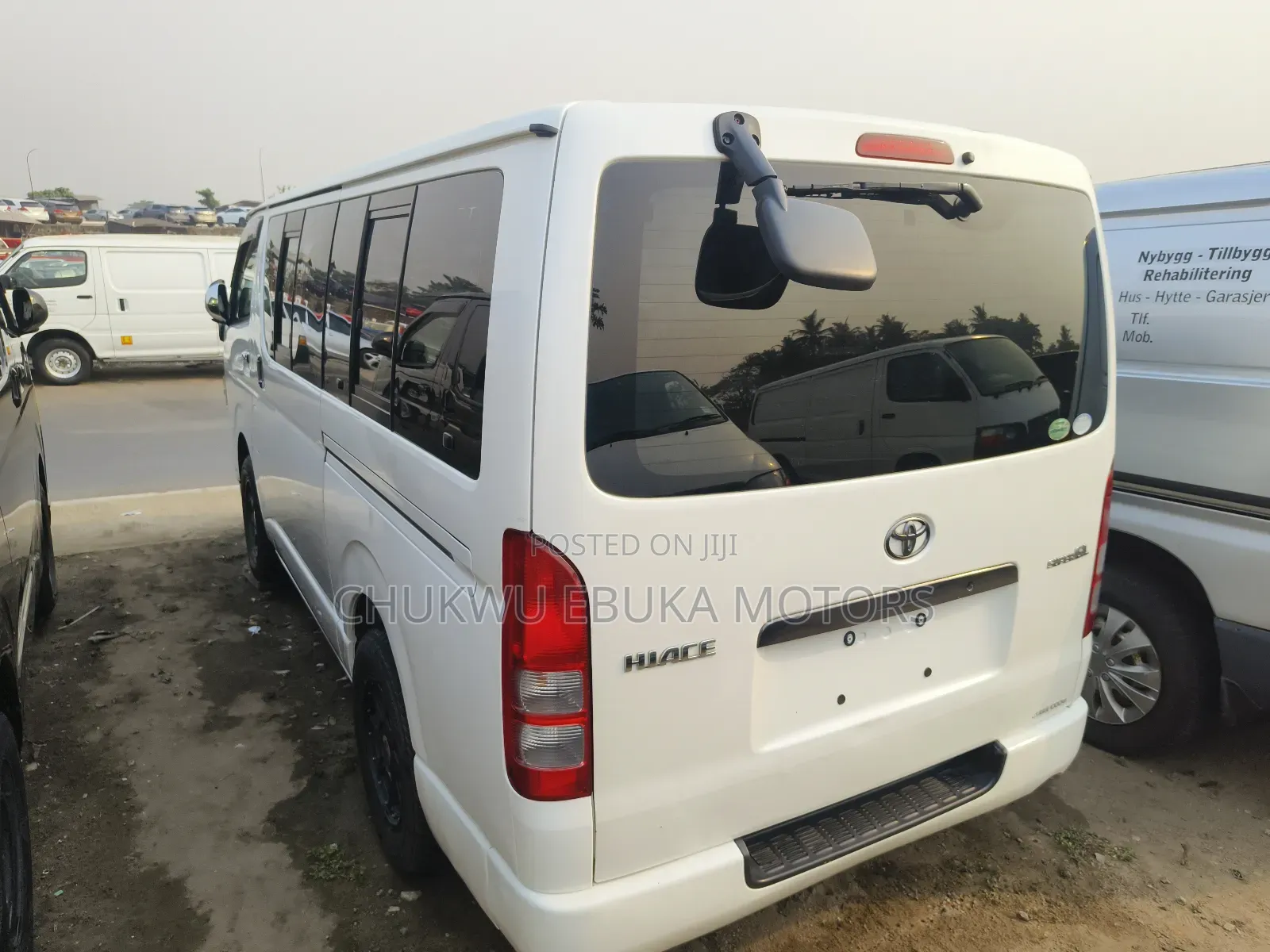 Toyota HiAce 2013 White