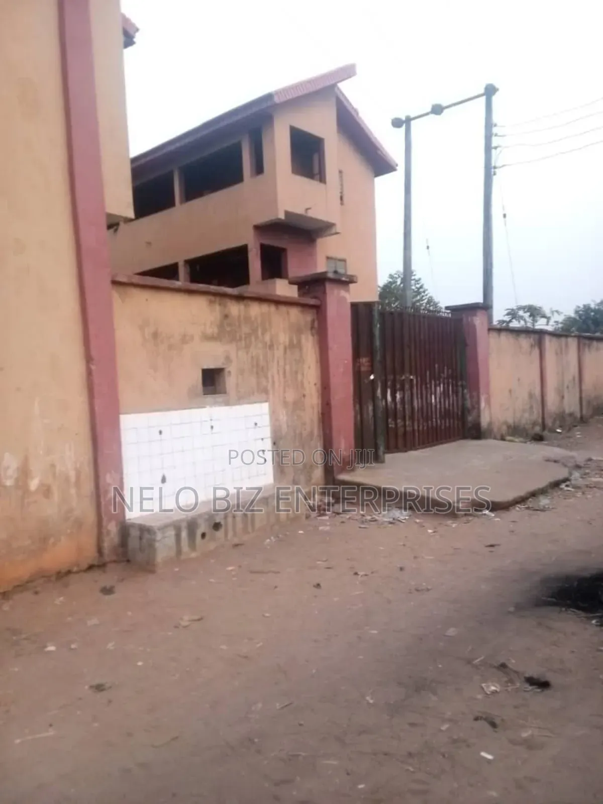 20bdrm Apartment in Owerri for sale