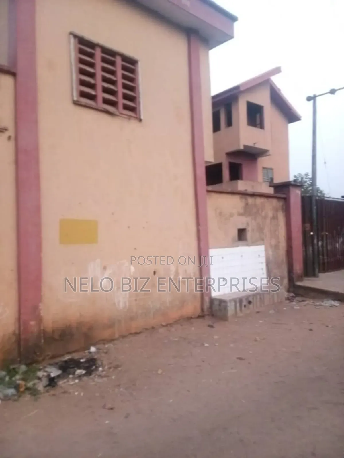 20bdrm Apartment in Owerri for sale