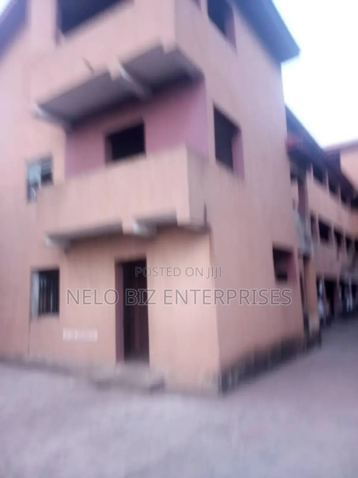 20bdrm Apartment in Owerri for sale