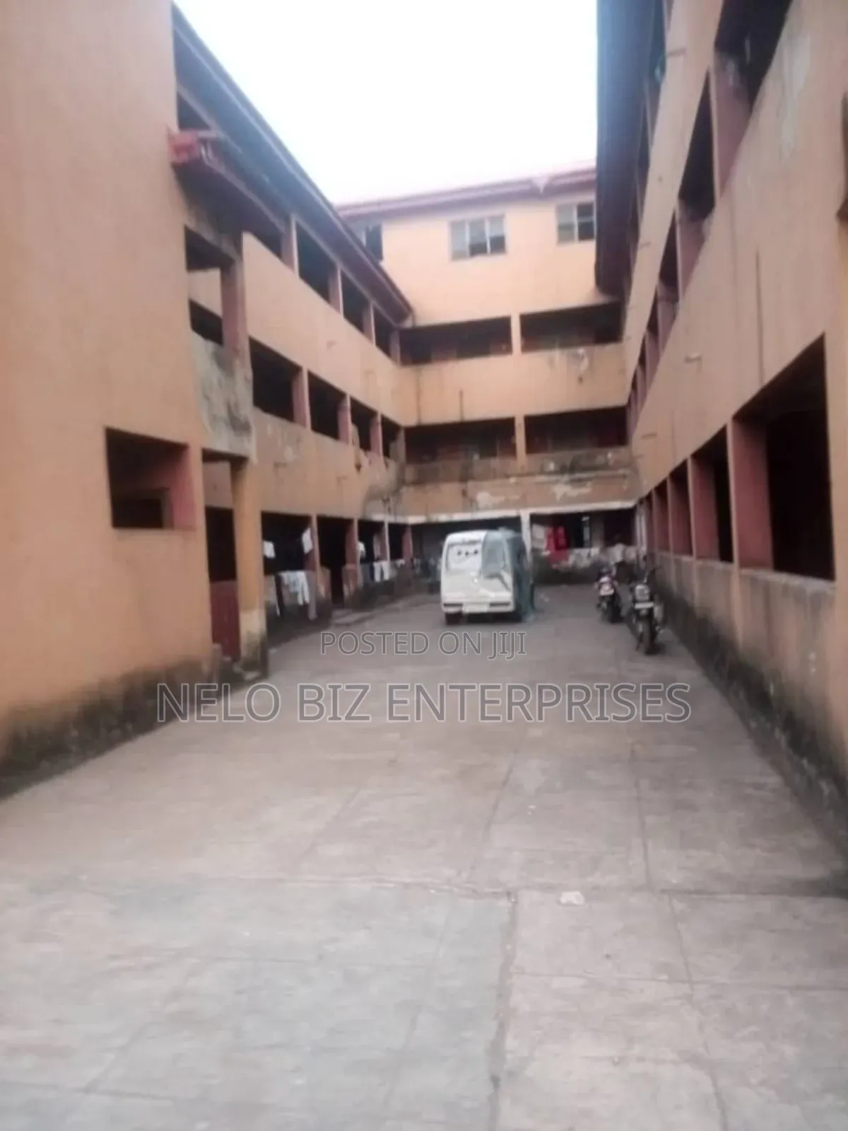 20bdrm Apartment in Owerri for sale