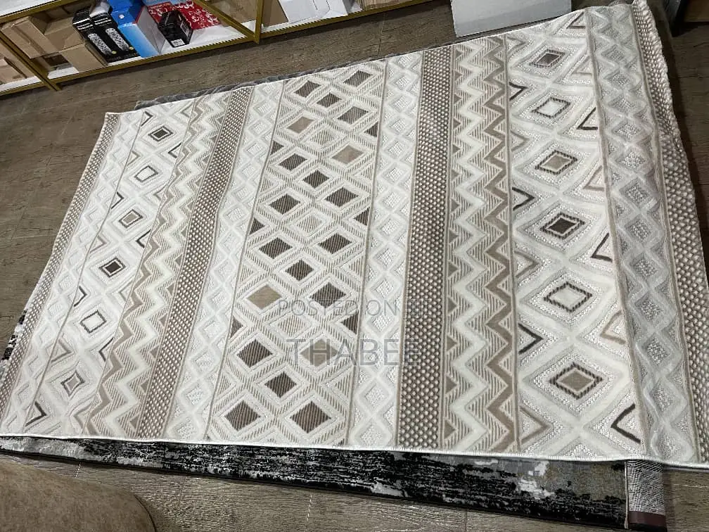Bohemian Style Grey/ White Beige Rug 5x7