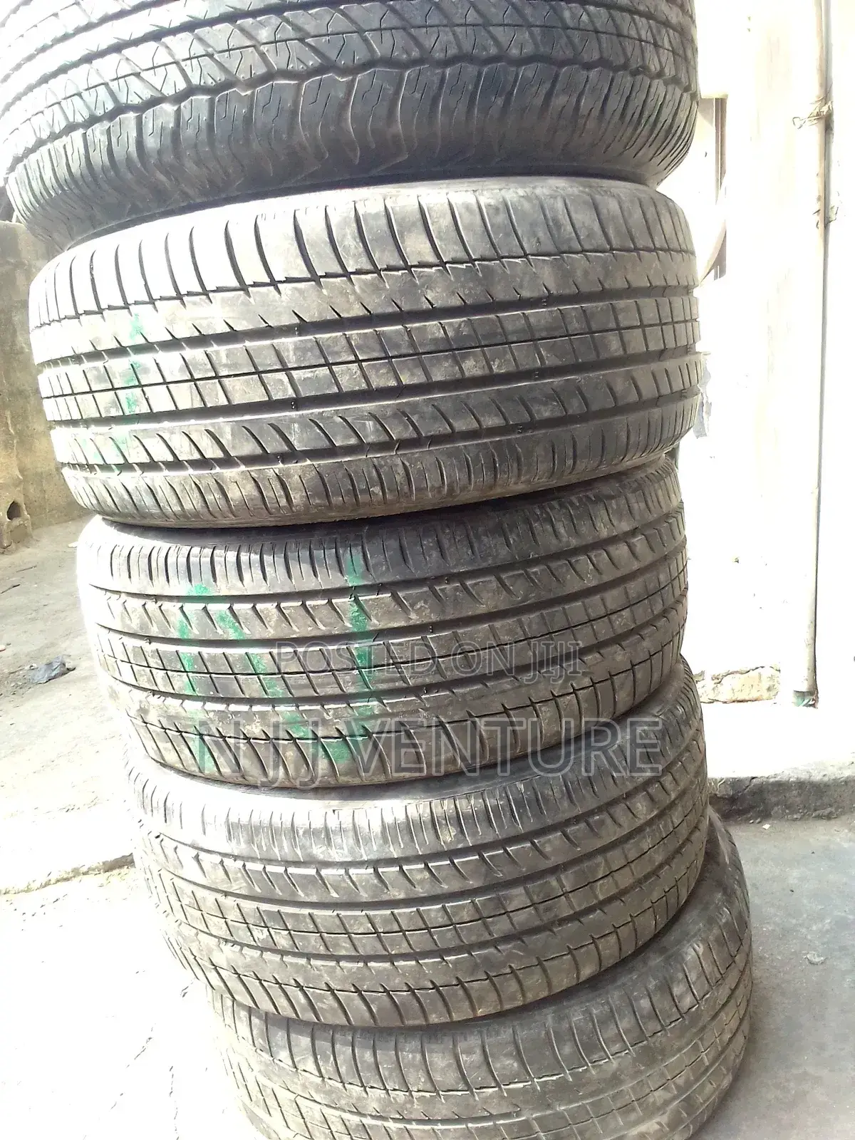 275 45 R21 and 265 45 R21 Tires