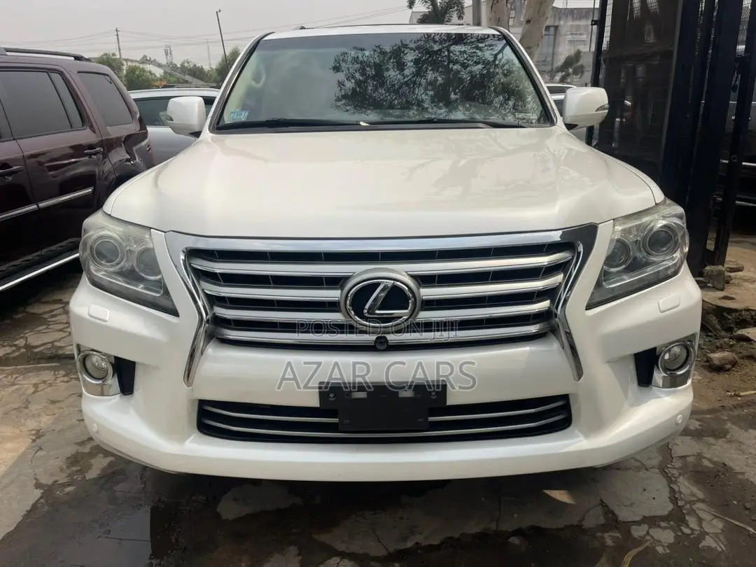 Lexus LX 570 AWD 2013 White