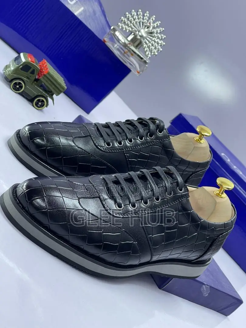 OGGI Laced Shoes
