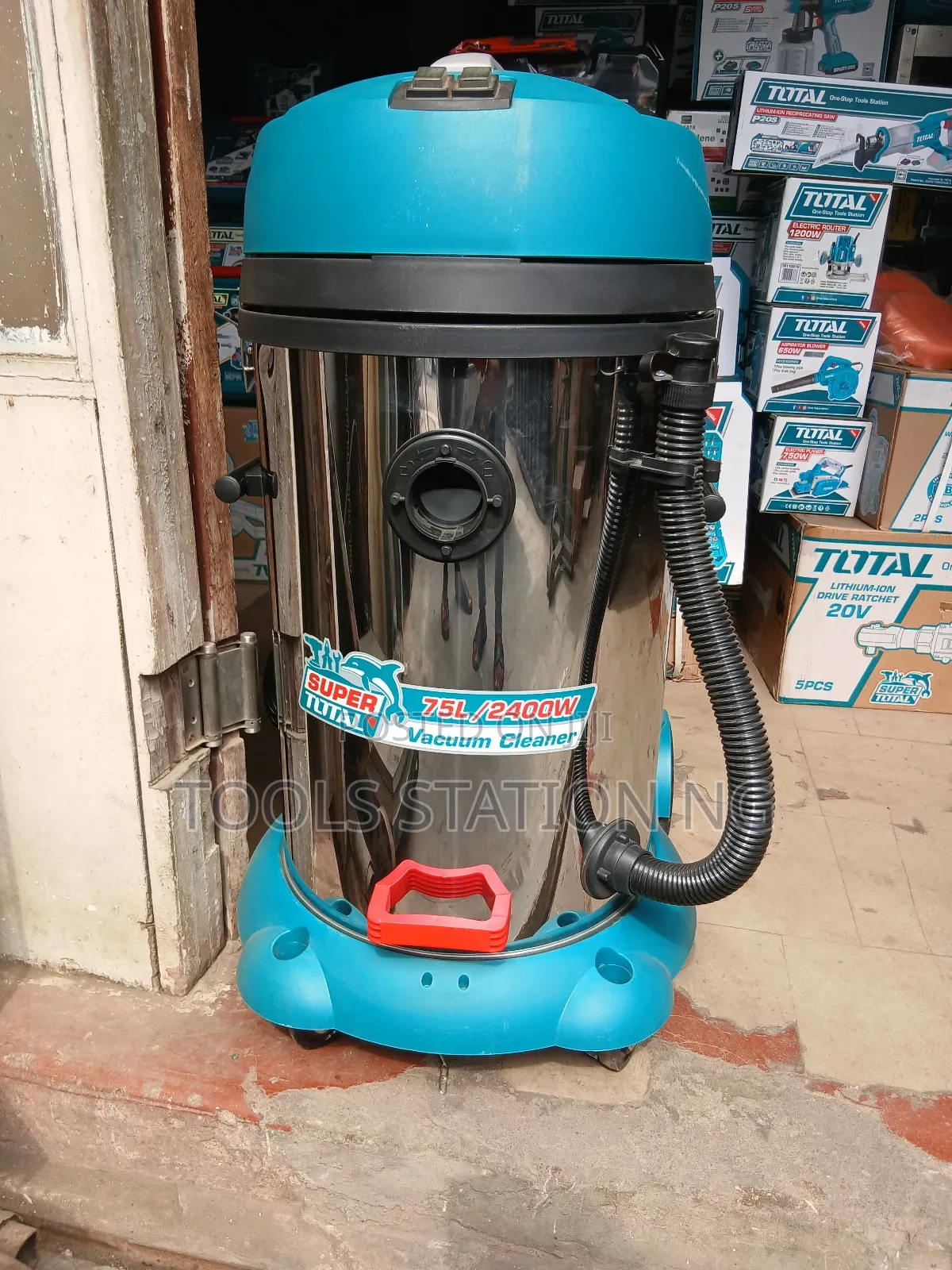 Vacuum Cleaner 75L, 2400W