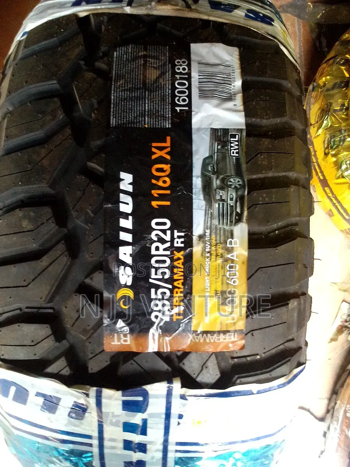 285 50 20 Original Tire