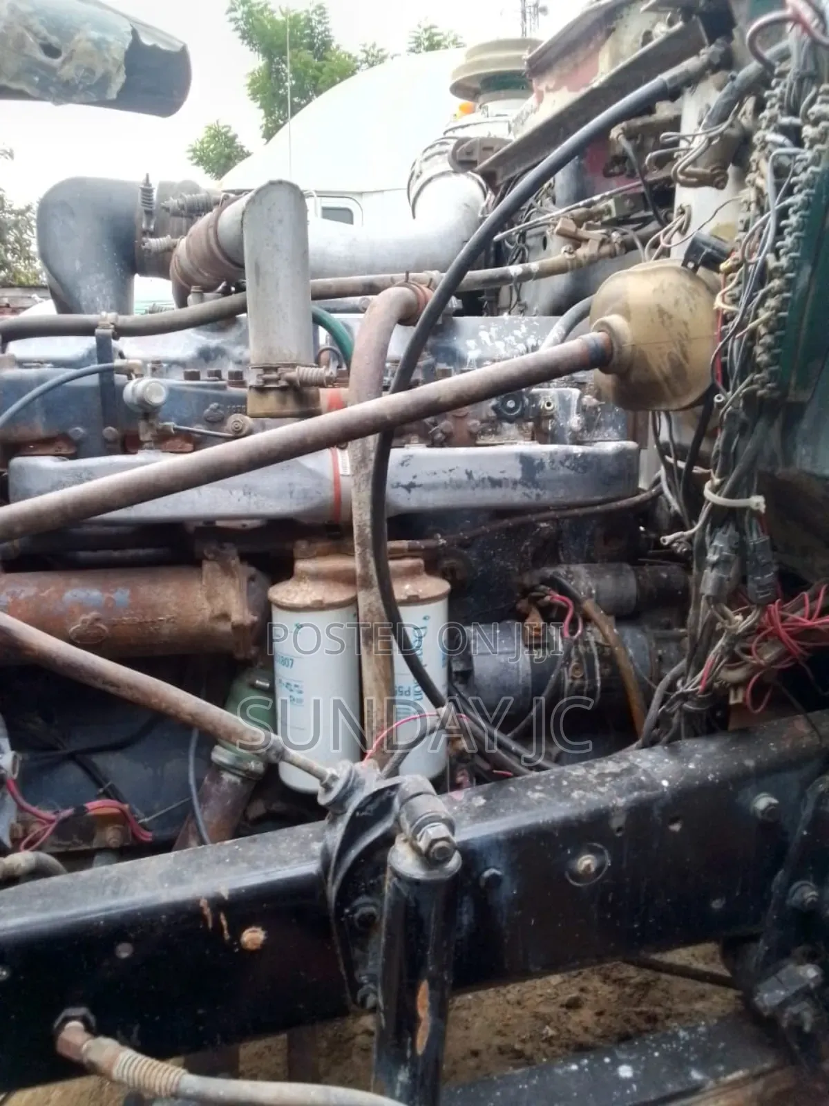 Superb 24-Valve R Model MACK Ten Tyres Head Truck Big Axle
