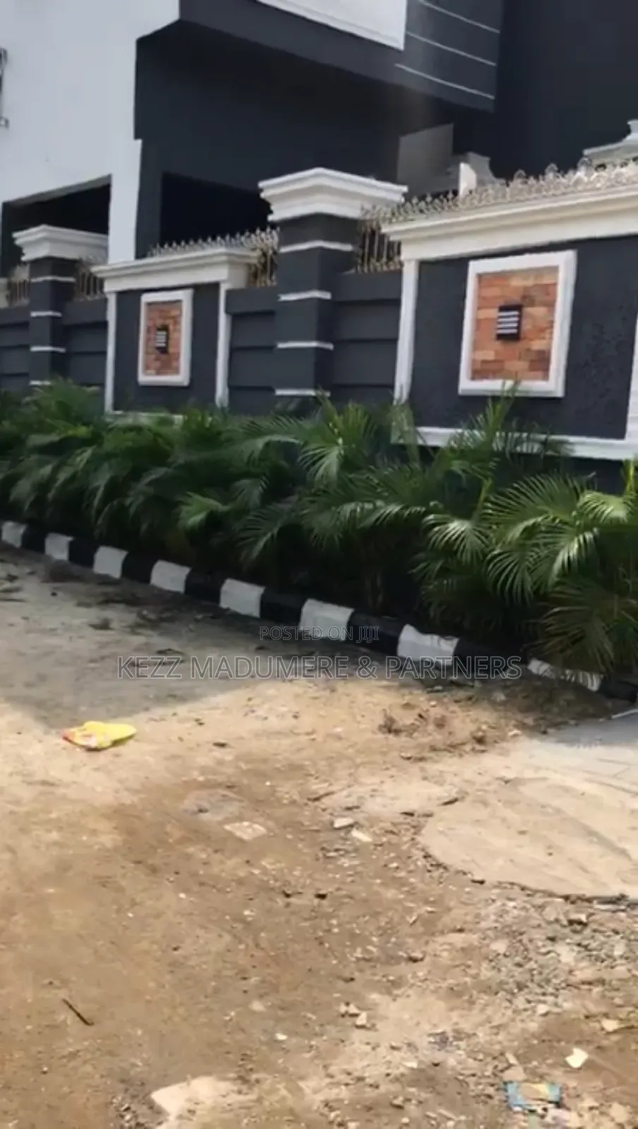 10bdrm Duplex in Rumuduru , Eneka , for sale