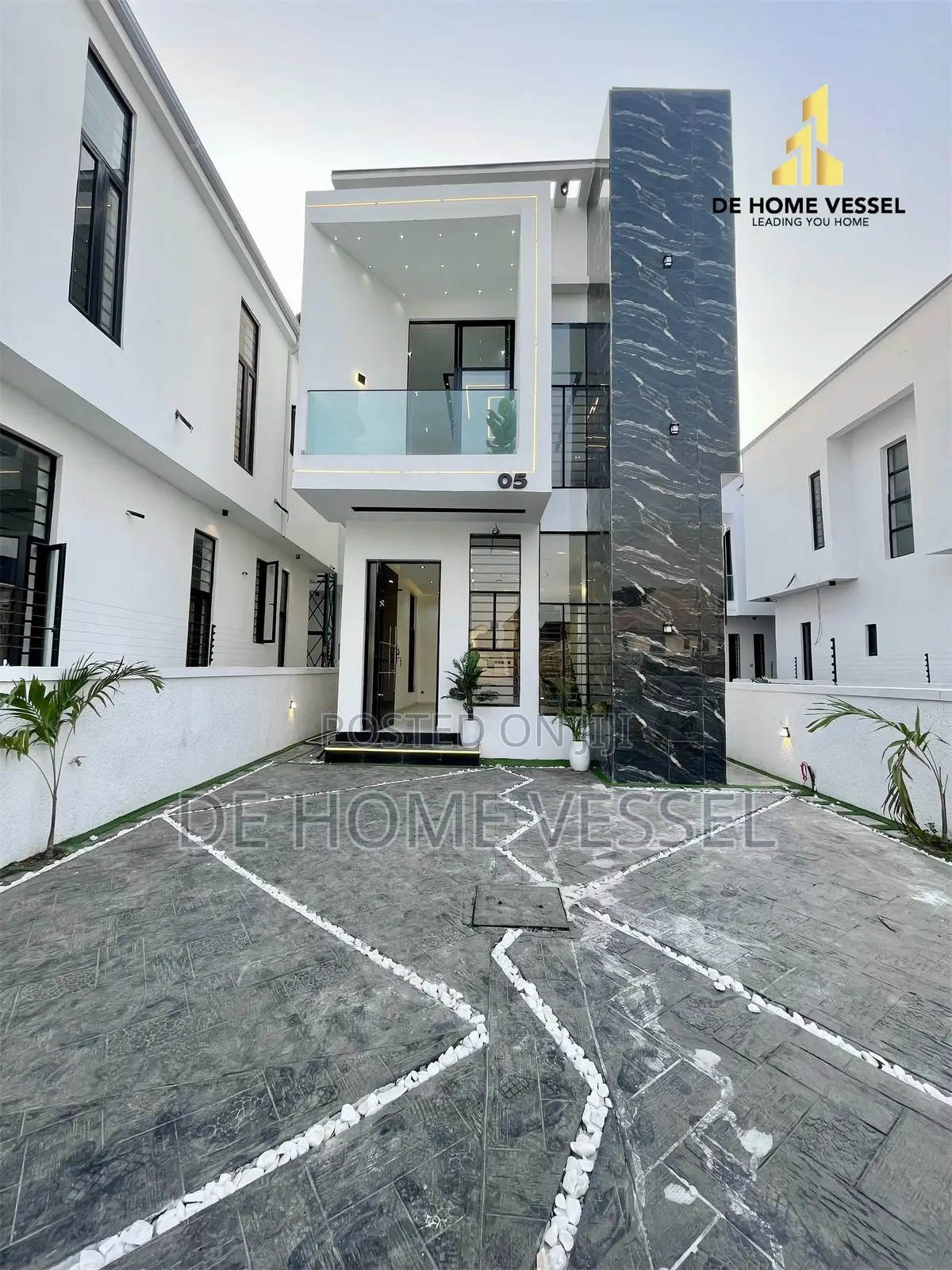 4bdrm Duplex in Ikota for sale