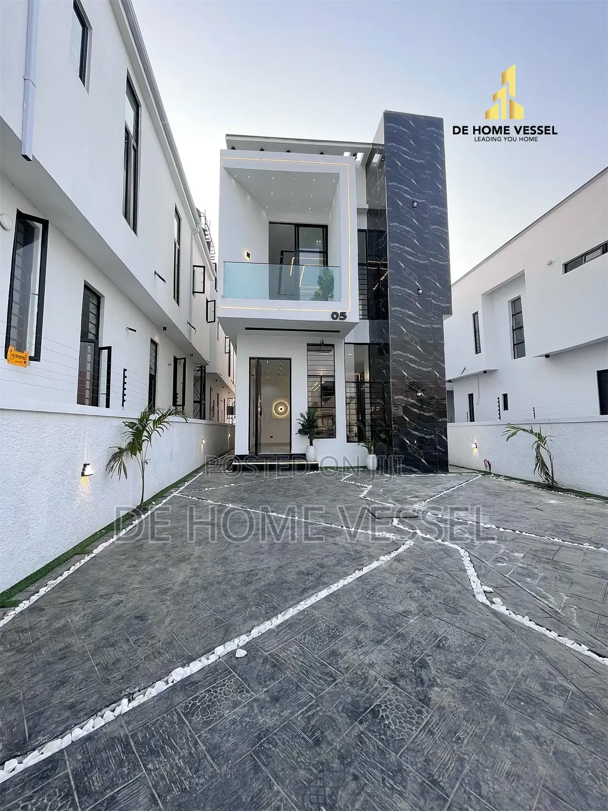 4bdrm Duplex in Ikota for sale