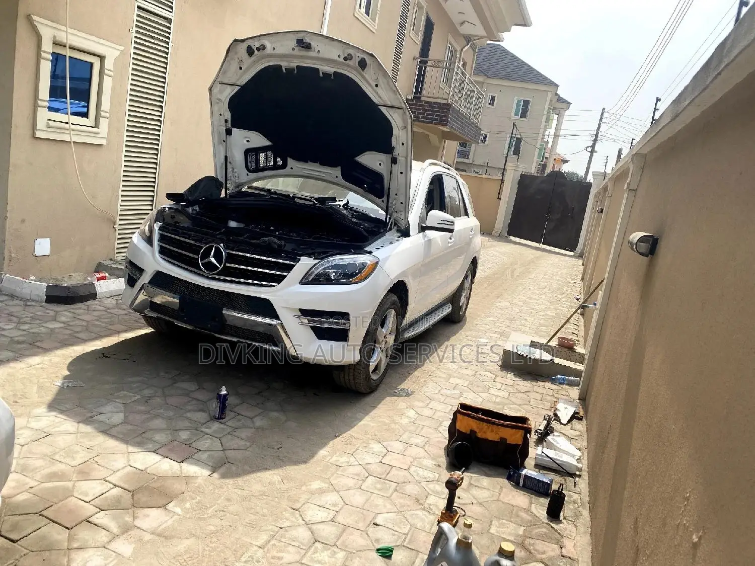 Mercedes Benz , Lexus , BMW Gle, Ml, GLC ,Gla Automobile Car Mechanic.