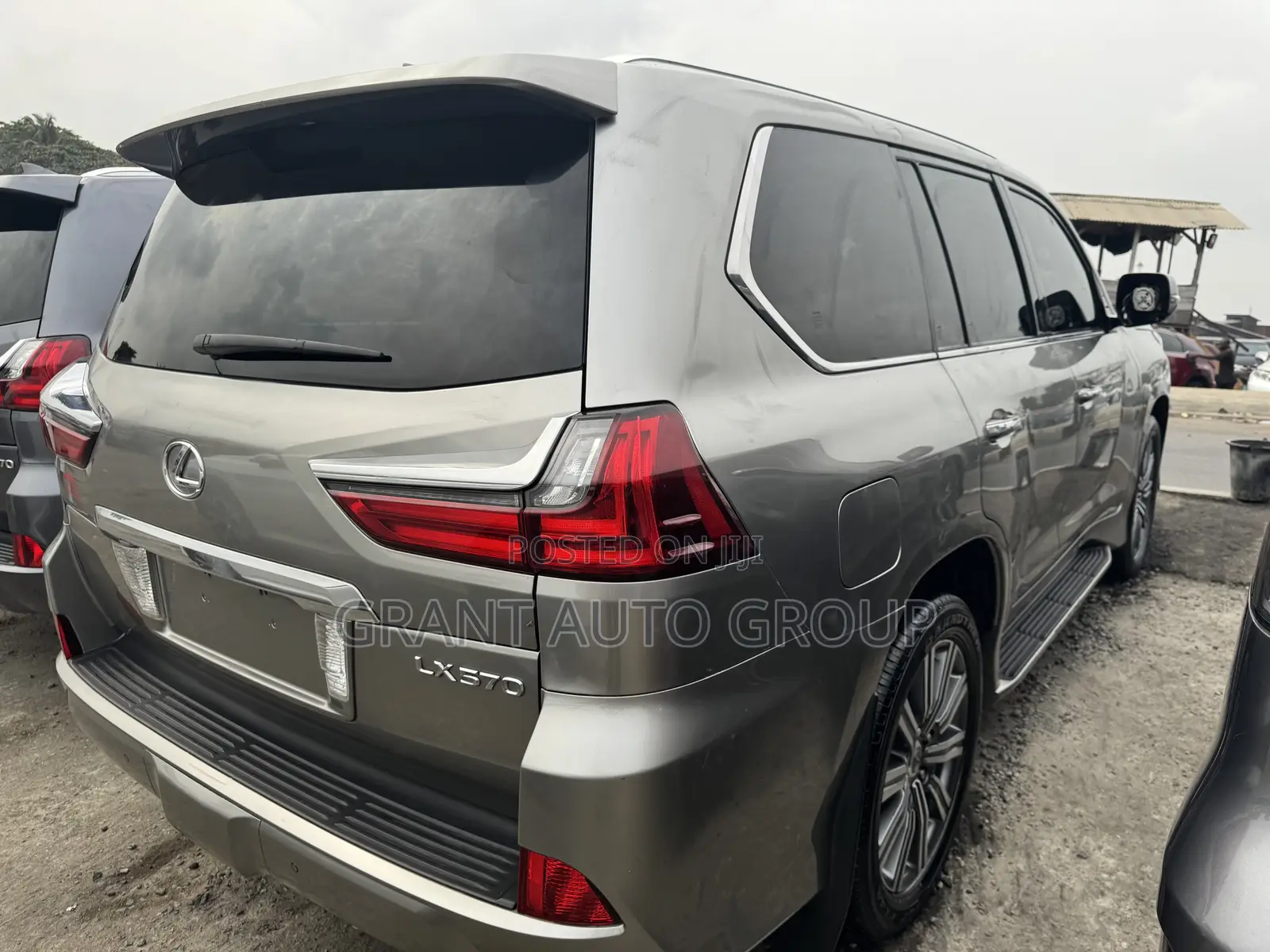 Lexus LX 570 AWD 2017 Gold