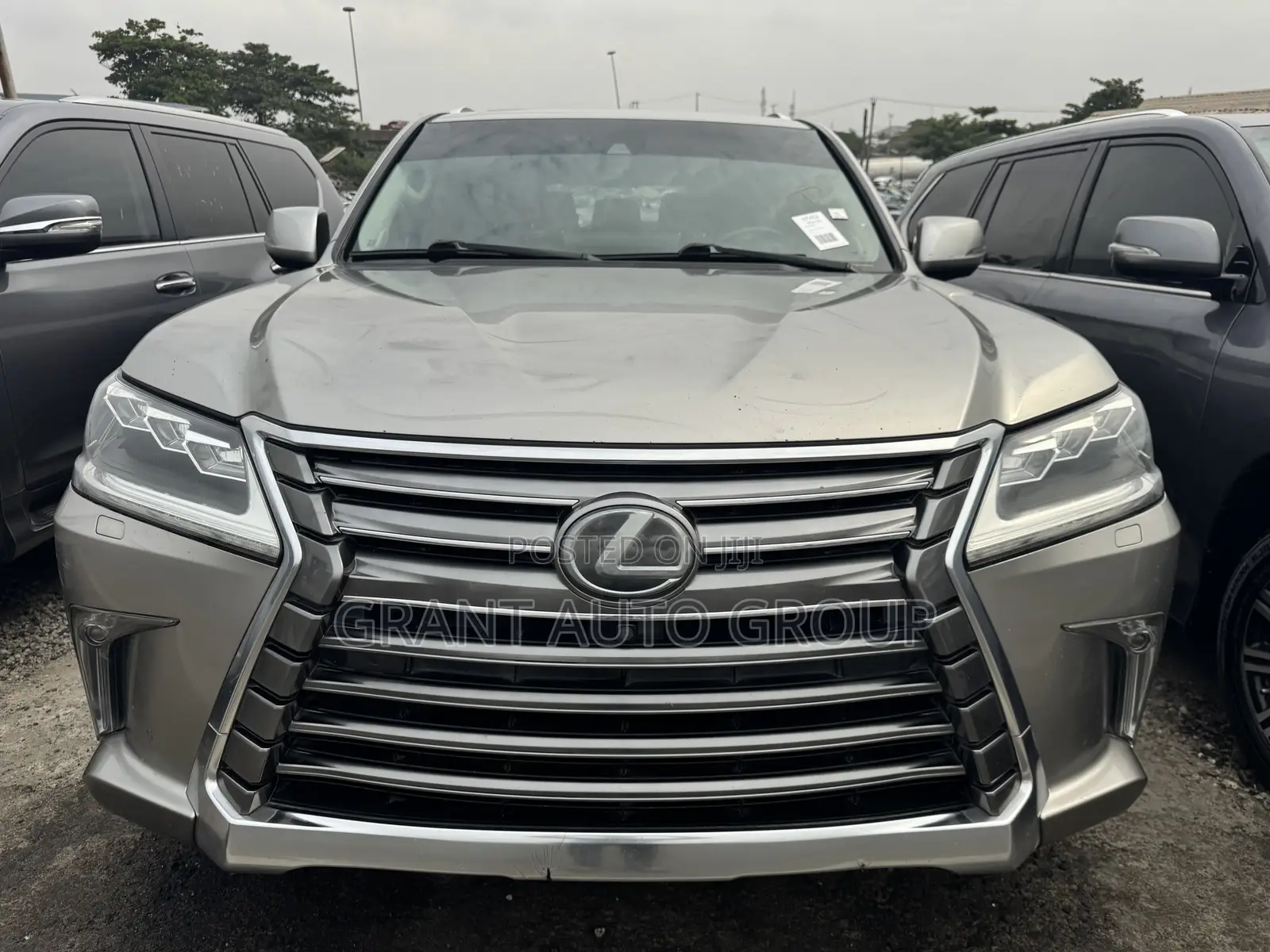 Lexus LX 570 AWD 2017 Gold
