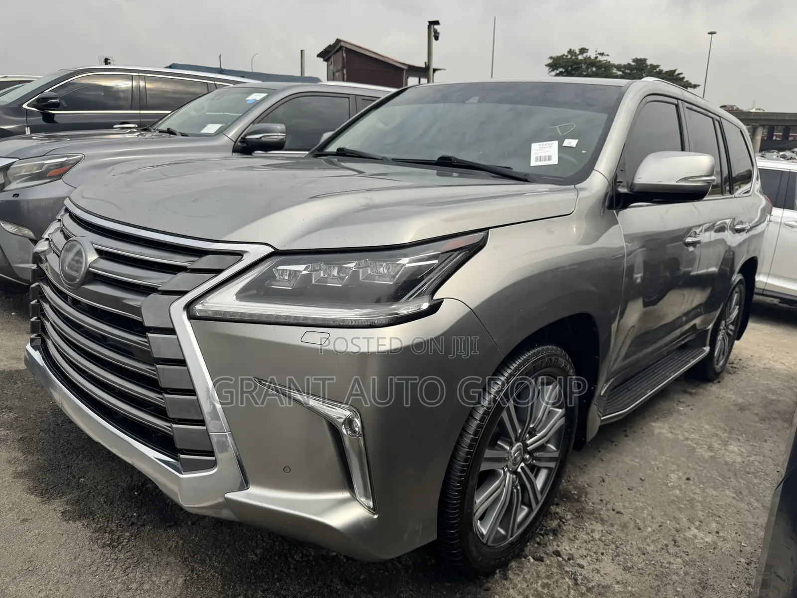 Lexus LX 570 AWD 2017 Gold