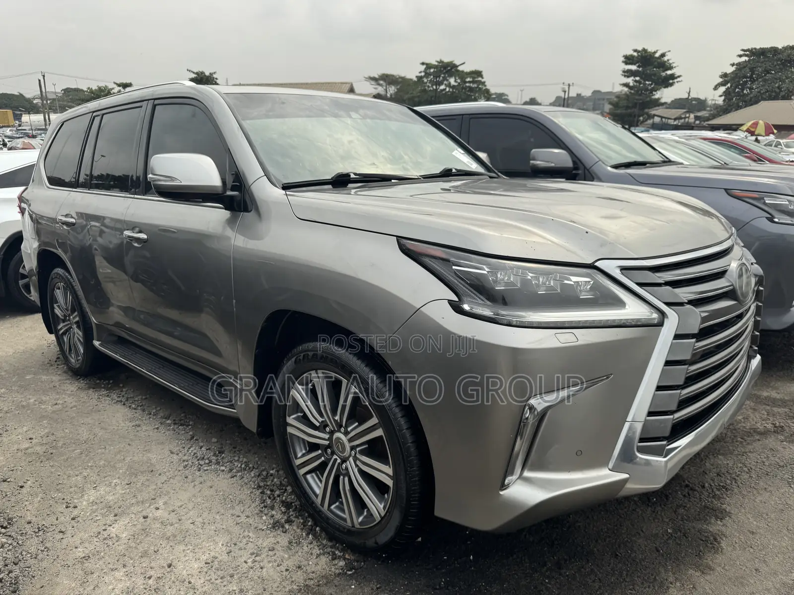 Lexus LX 570 AWD 2017 Gold