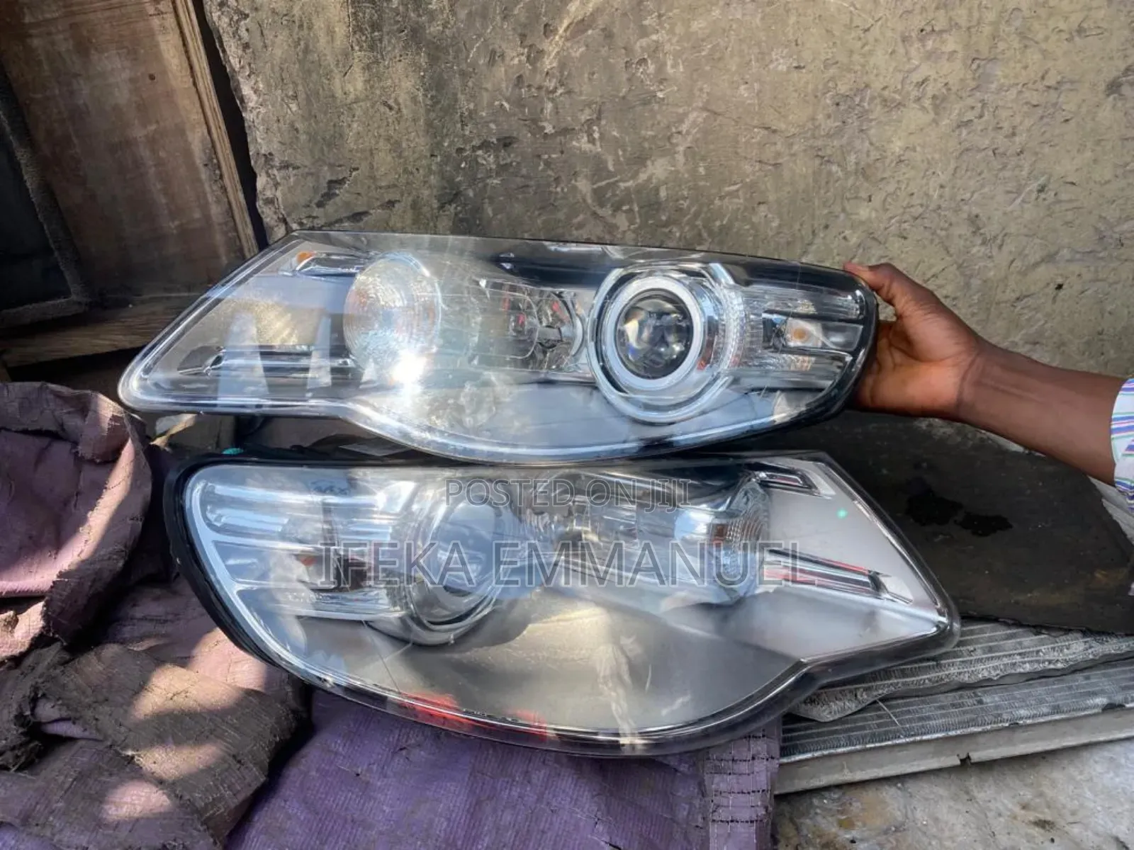 Headlights Volkswagen Touareg 2009
