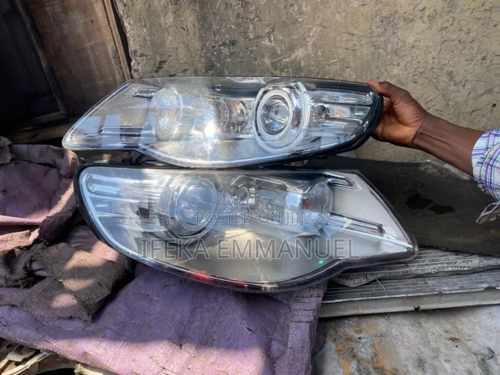 Headlights Volkswagen Touareg 2009