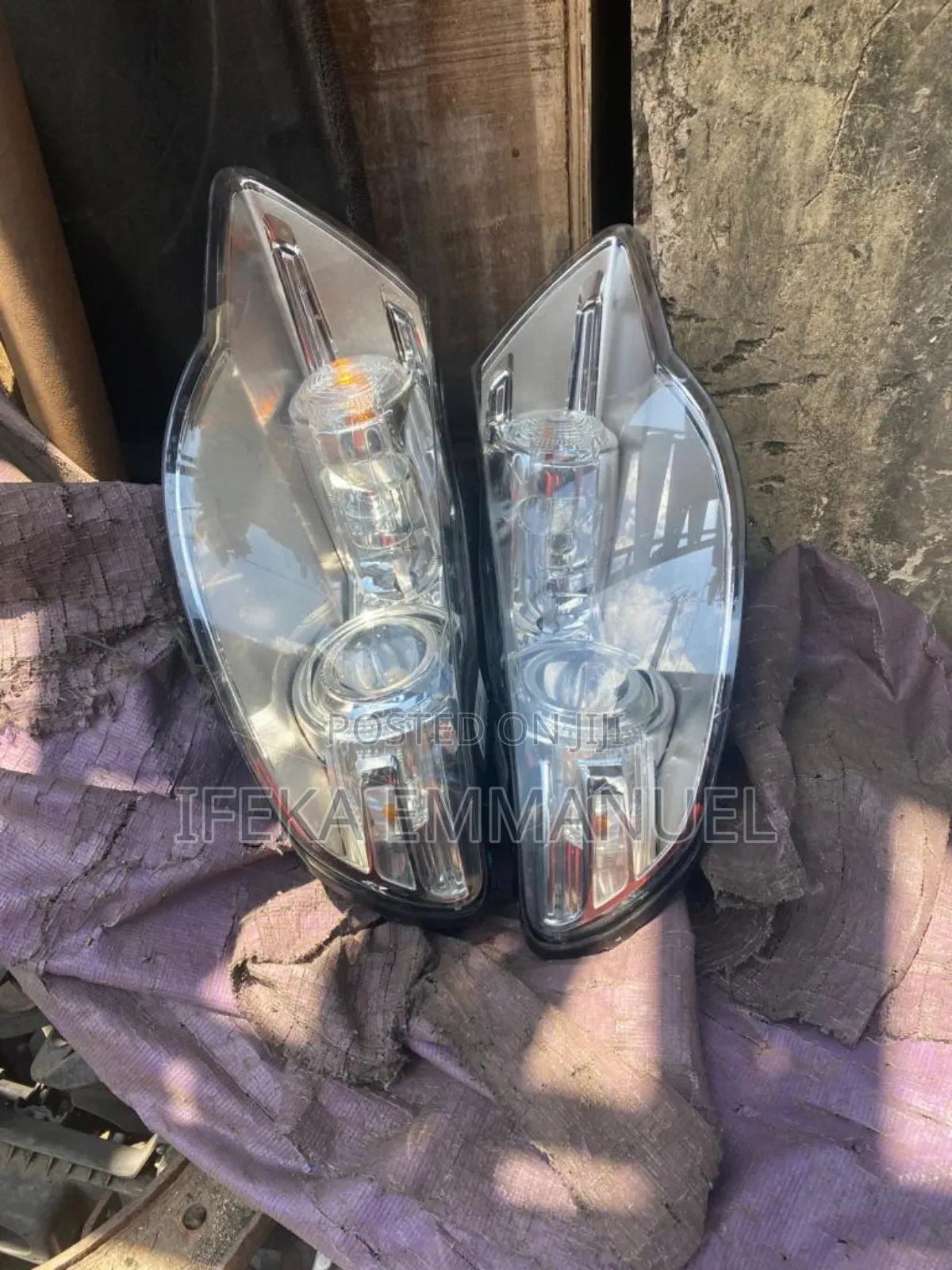 Headlights Volkswagen Touareg 2009