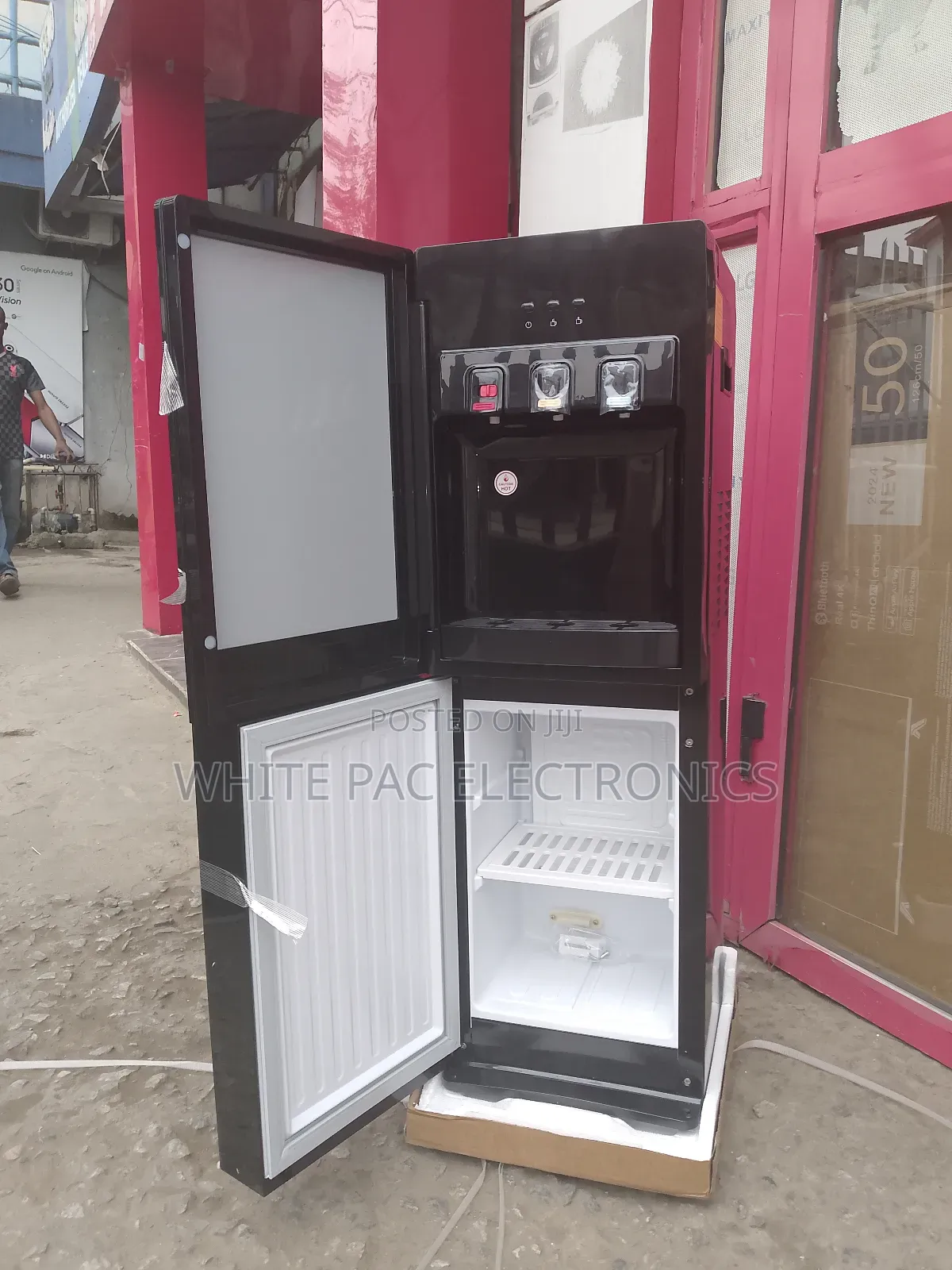 New Maxi Hot and Cool With Fridge Water Dispenser > 1 Yrs
