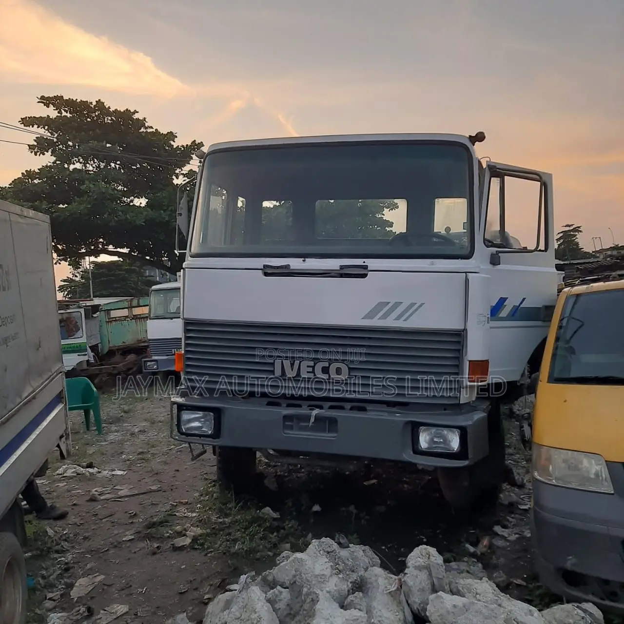 Iveco 10 Tyres Tractor Head